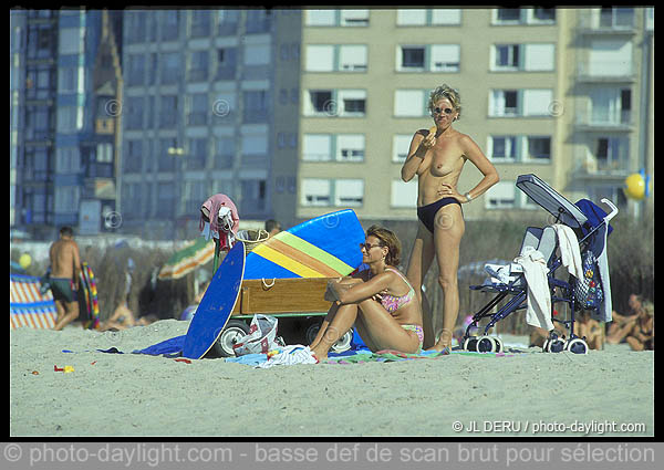 famille  la plage - families on the beach